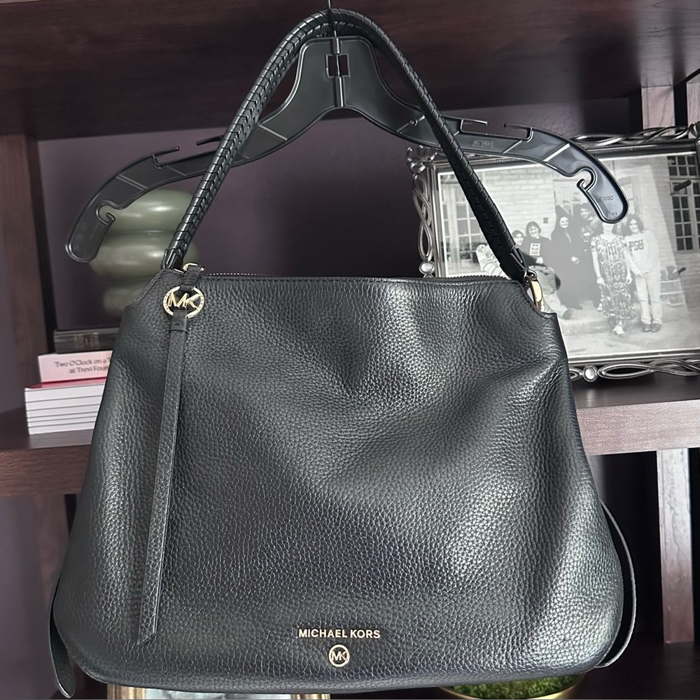 Michael Kors Black & Gold Grand Large Shoulder Bag - Picture 4 of 6